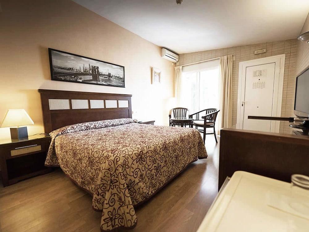 Hotel Playa Canet Канет-де-Беренгер Экстерьер фото